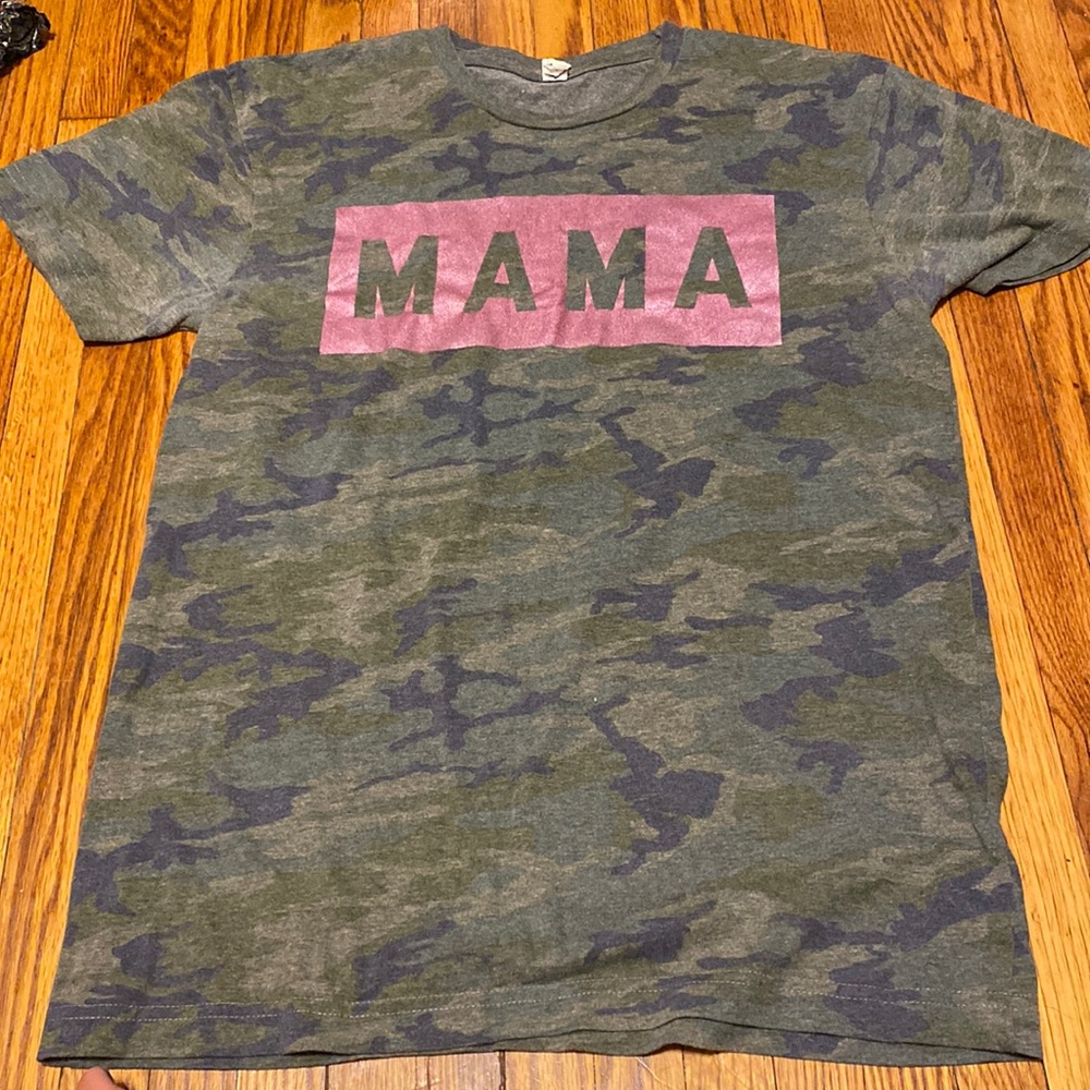 LIVE AND TELL. Women’s tshirt.